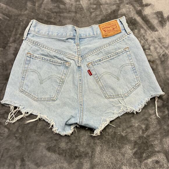 Levi's 501 Jean Shorts Womens Sz.27 Blue Daisy Duke Button Fly Distressed Denim - Picture 4 of 9